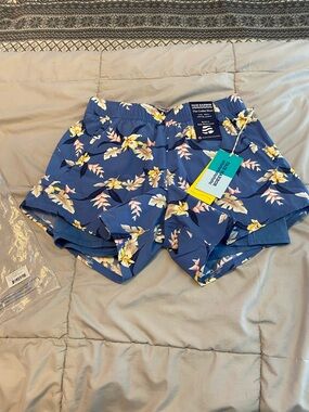 Fair Harbor Women's Navy Blue Floral Quick-Dry Athletic Shorts